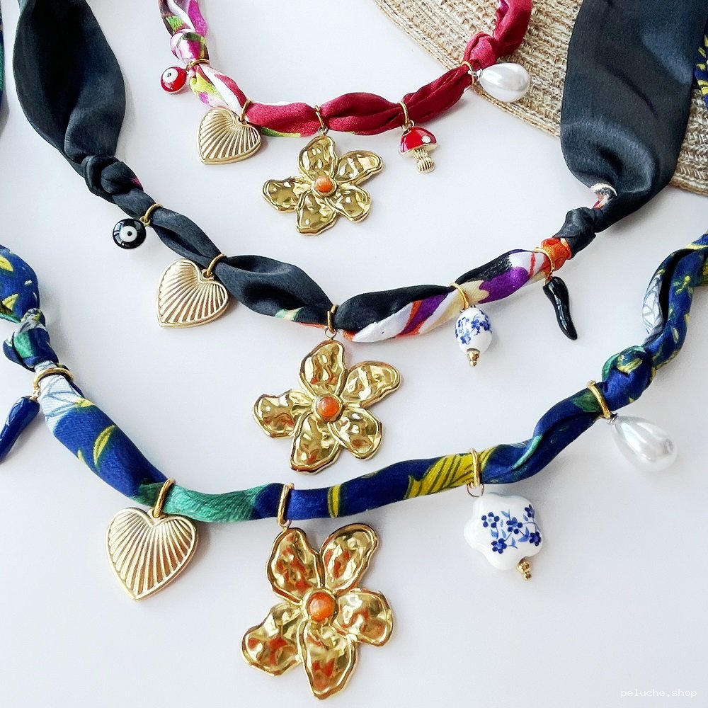 Colliers foulard chics & colorés avec charms bohèmes