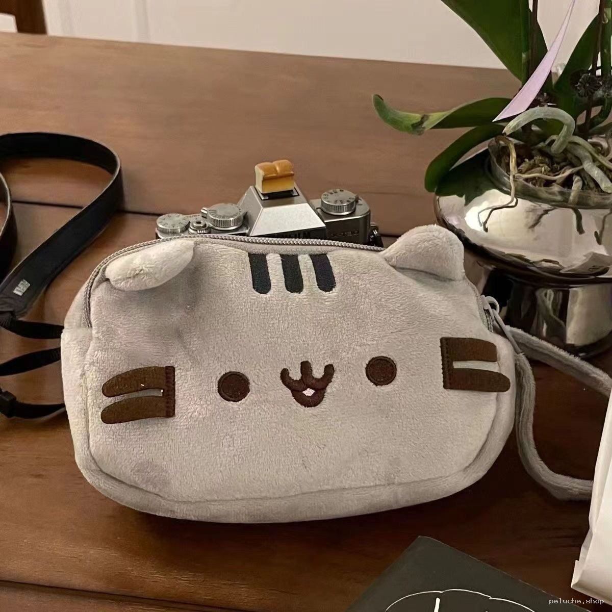 Pochette Peluche Pusheen le Chat Grise - Mignonne et Pratique