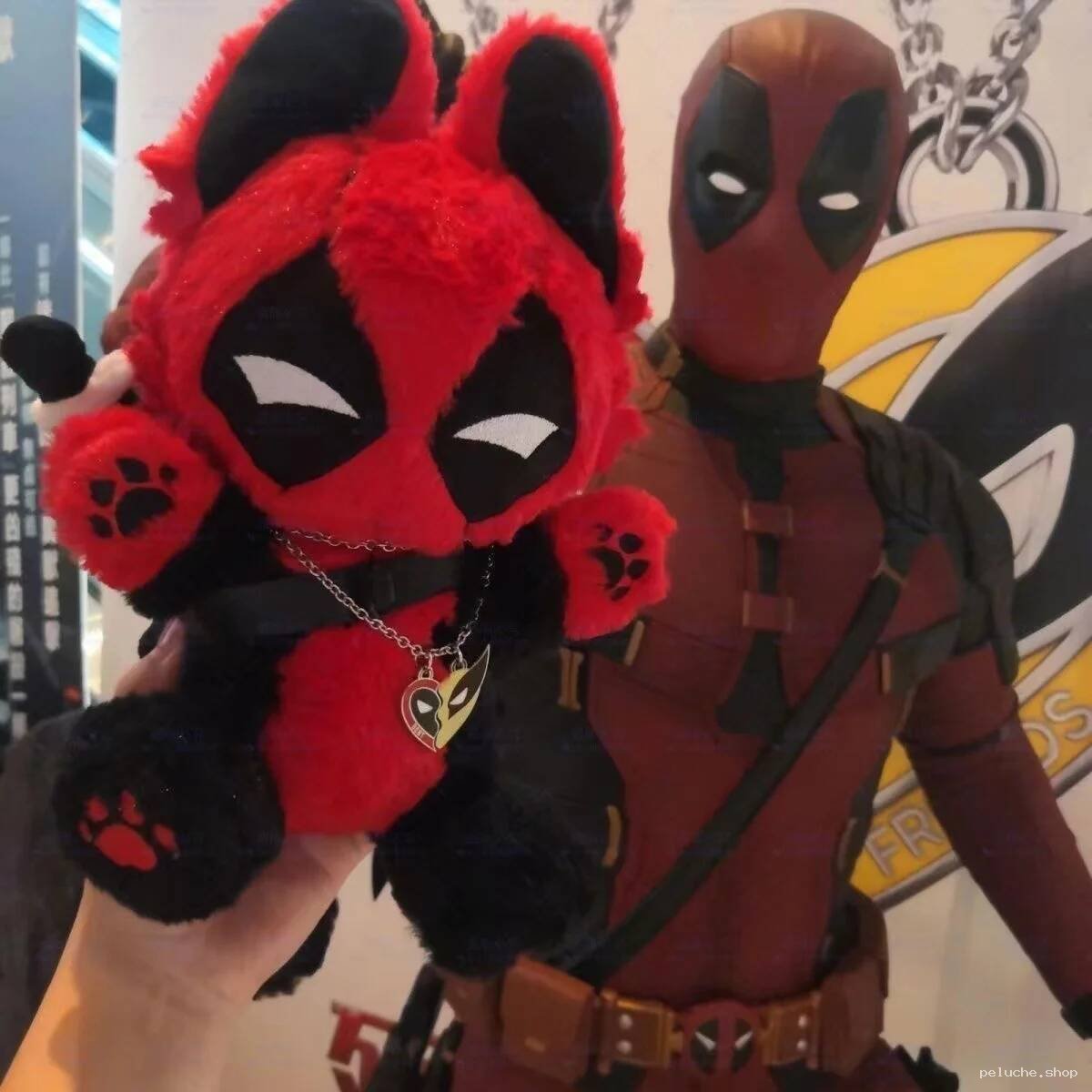 Peluche Deadpool Kawaii - Le Mercenaire en Version Adorable