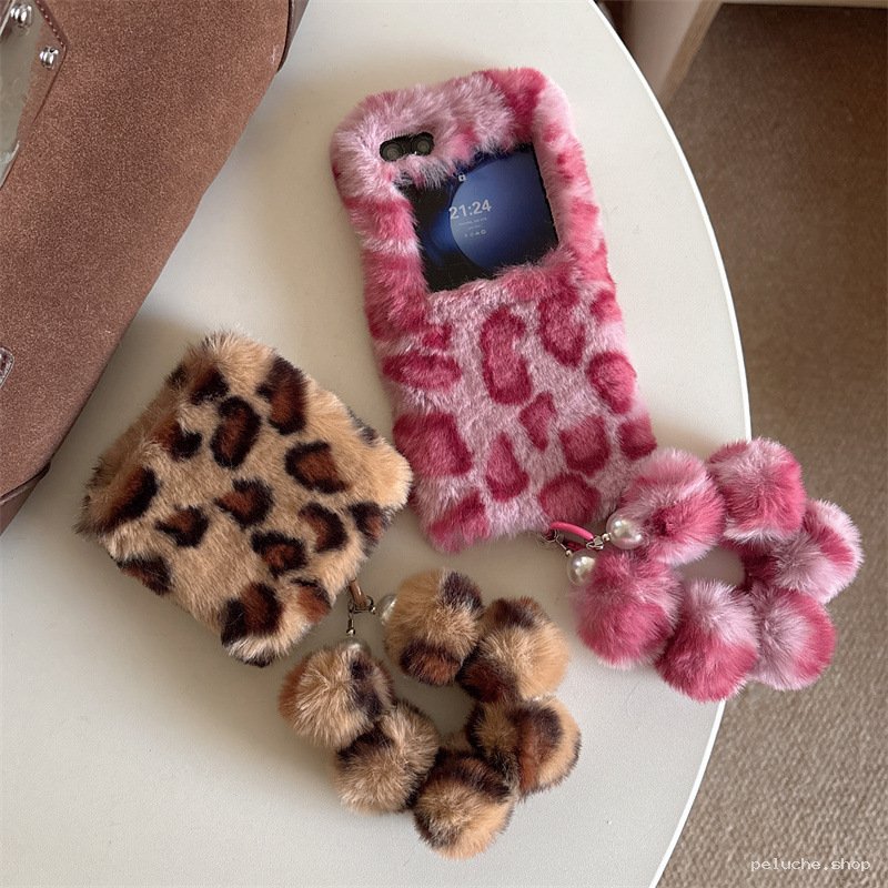 Coque Téléphone & AirPods Peluche Léopard Rose & Beige Tendance