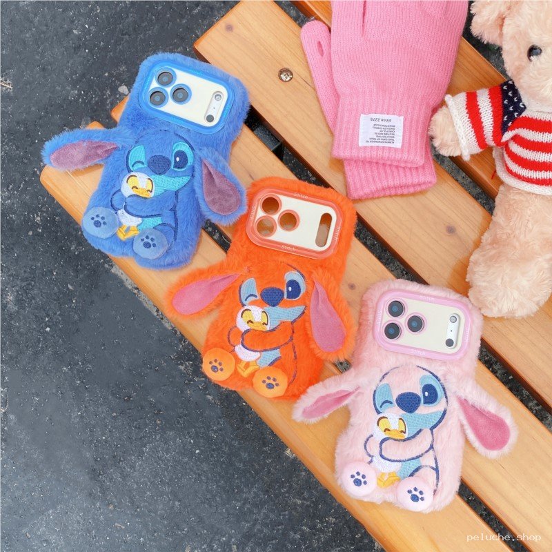 Coque Téléphone Peluche Stitch & Canard – Douce et Mignonne