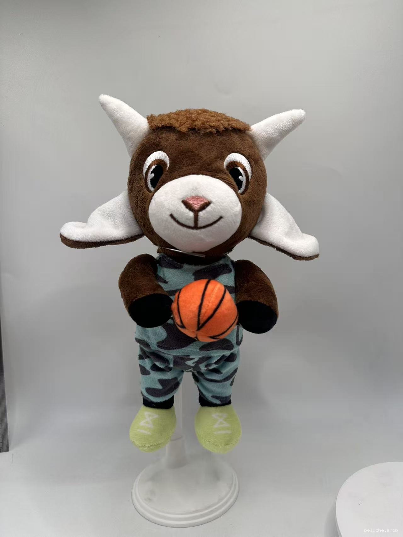 Peluche Chèvre Joueur de Basket Camouflage | Doudou Sportif