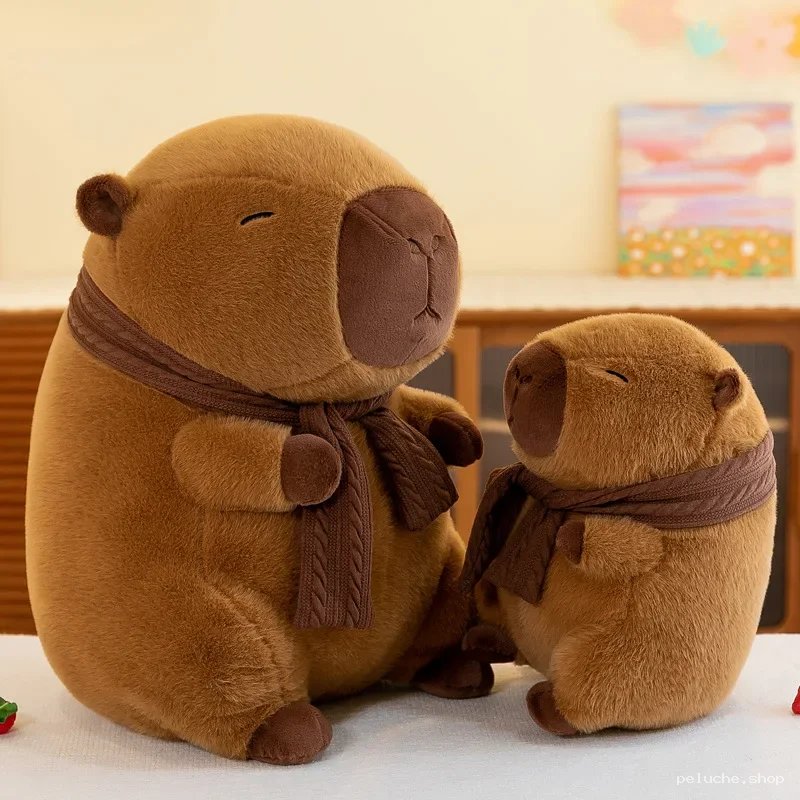 Peluche Capybara Mignon avec Écharpe - Douce & Câline