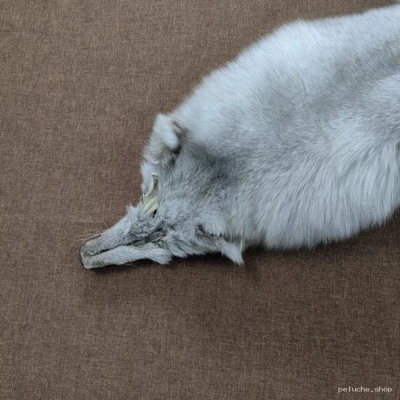 Peau de Renard Gris Argenté - Douce Fourrure Naturelle