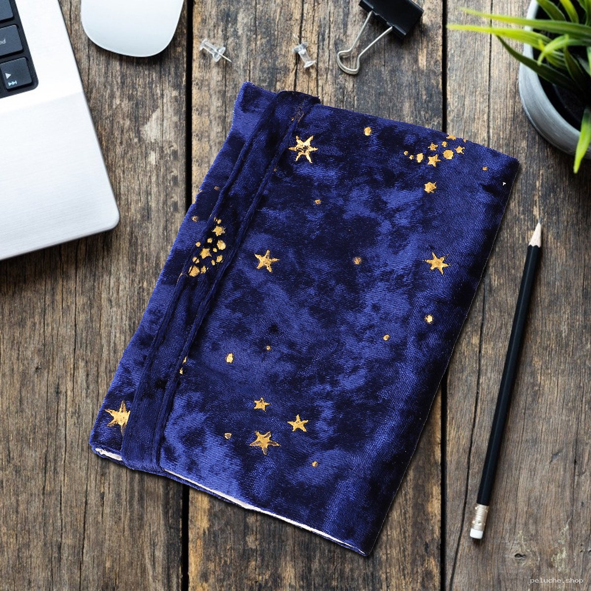 Carnet Velours Bleu Nuit Étoiles Dorées - Élégant & Magique
