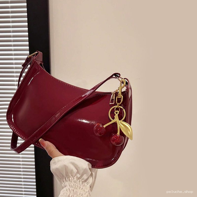 Sac à main baguette vernis rouge bordeaux | Charme cerise chic