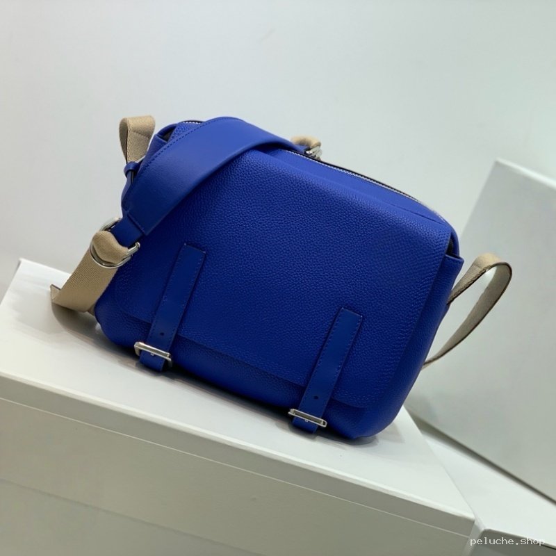 Sac Bandoulière Bleu Éclatant en Cuir Grainé Moderne