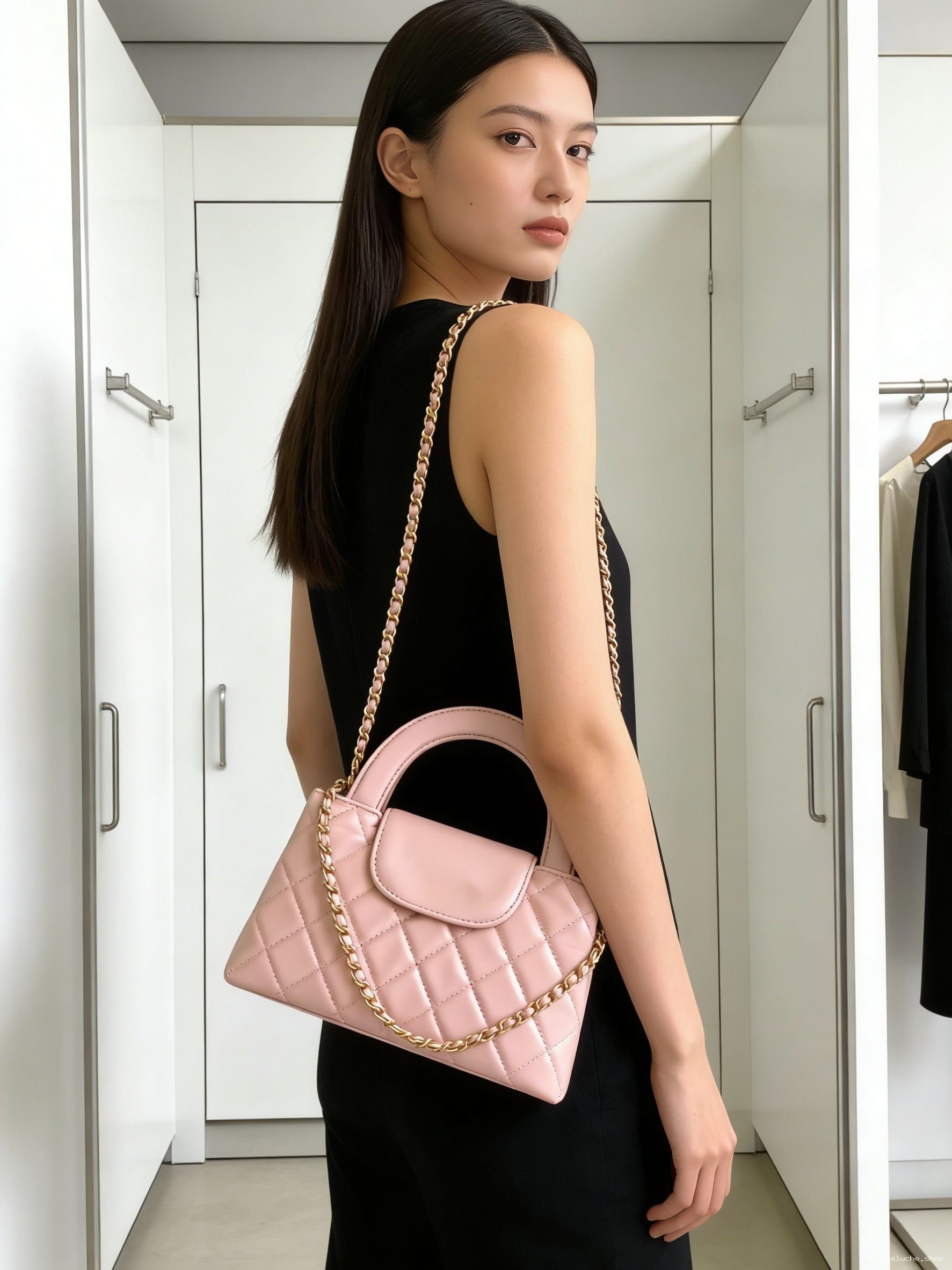 Sac à main rose matelassé | Chaîne dorée | Style Élégant