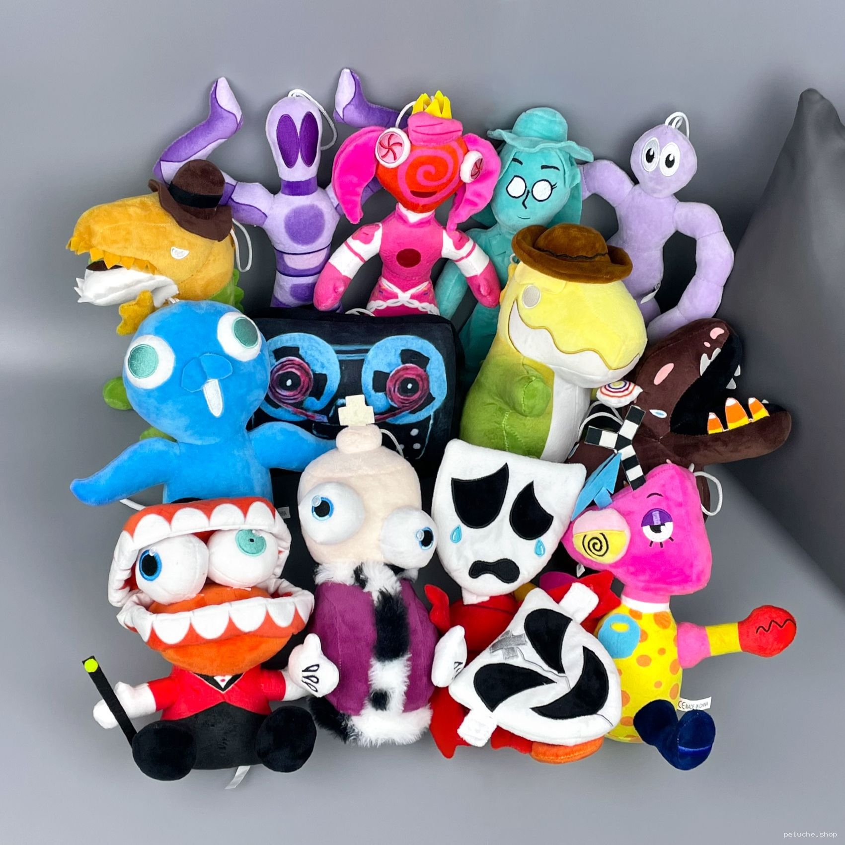 Collection Peluches Diverses et Uniques - Personnages Fantaisie