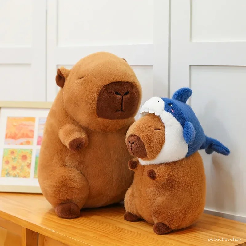 Peluche Capybara | Doudou Kawaii avec Chapeau Requin