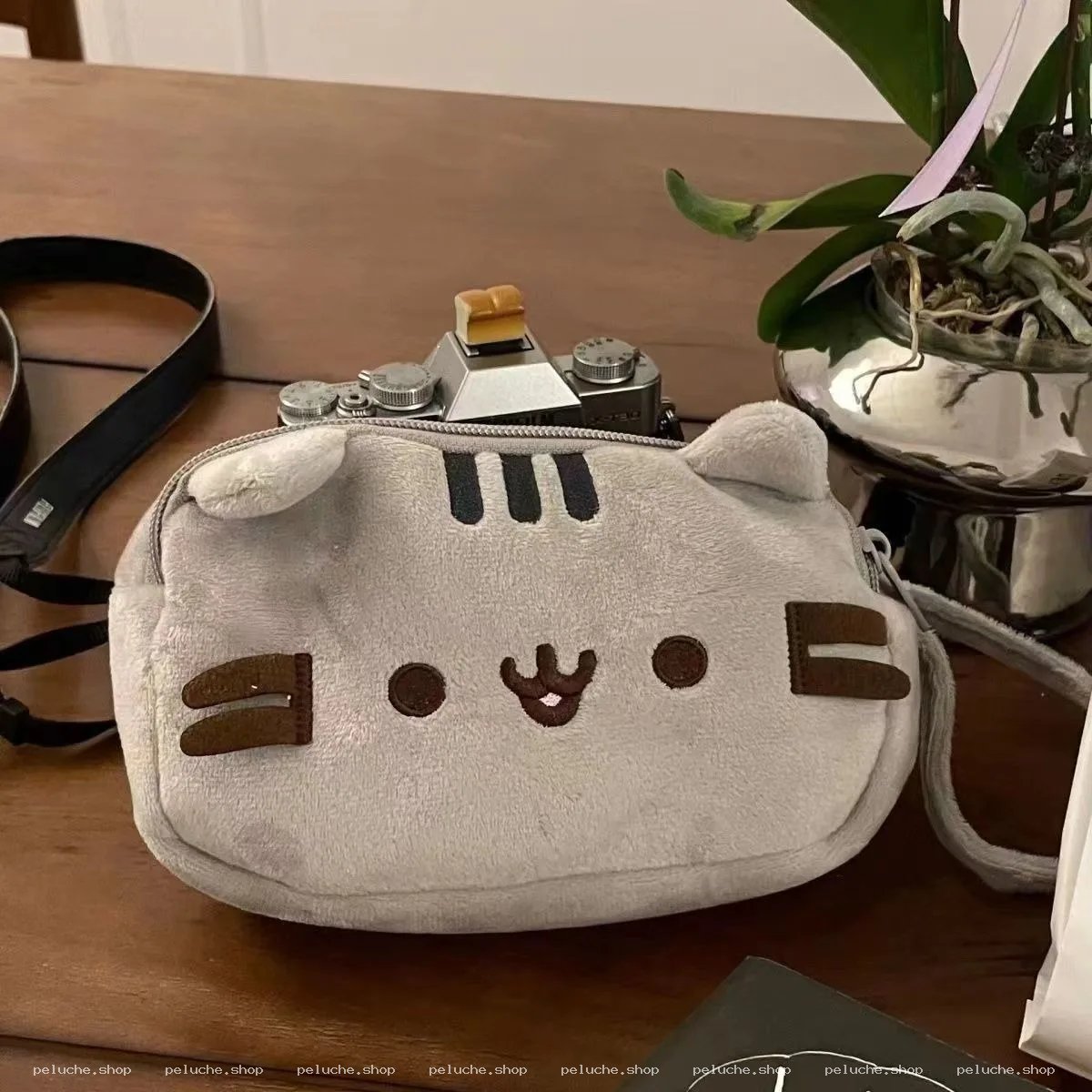 Pochette Peluche Pusheen le Chat Grise - Mignonne et Pratique