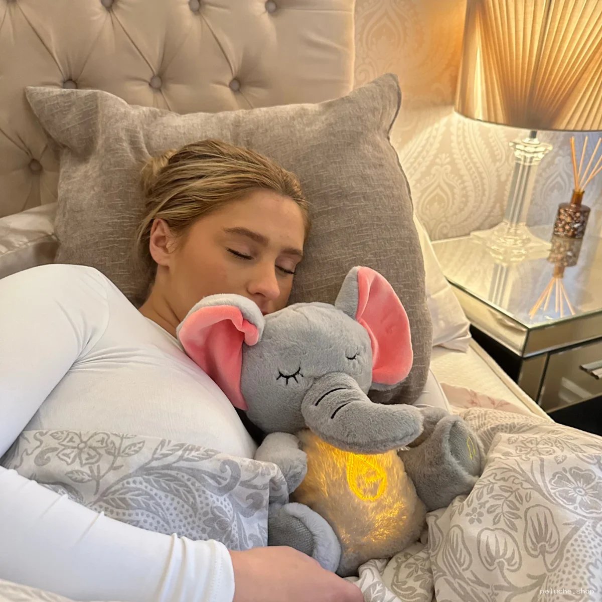 Peluche Éléphant Lumineuse - Douceur et Sommeil Réparateur