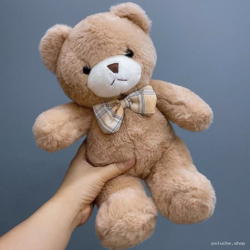 Ours en peluche marron doux avec nœud papillon élégant