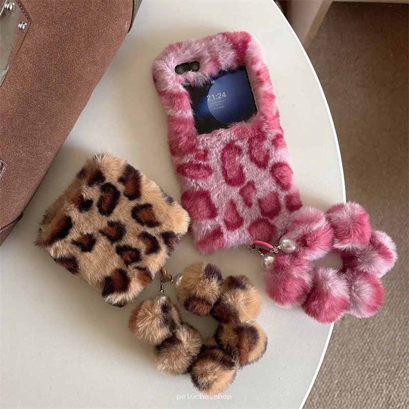 Coque Téléphone & AirPods Peluche Léopard Rose & Beige Tendance