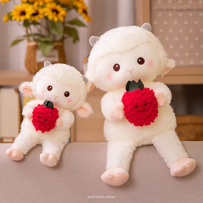 Peluche Mouton Agneau Mignon avec Fraise | Doudou Doux