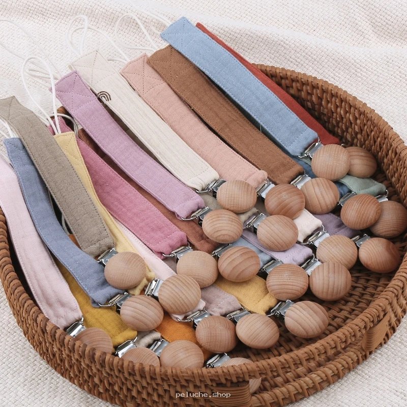 Attache-tétine en bois et tissu pour bébé | Design naturel