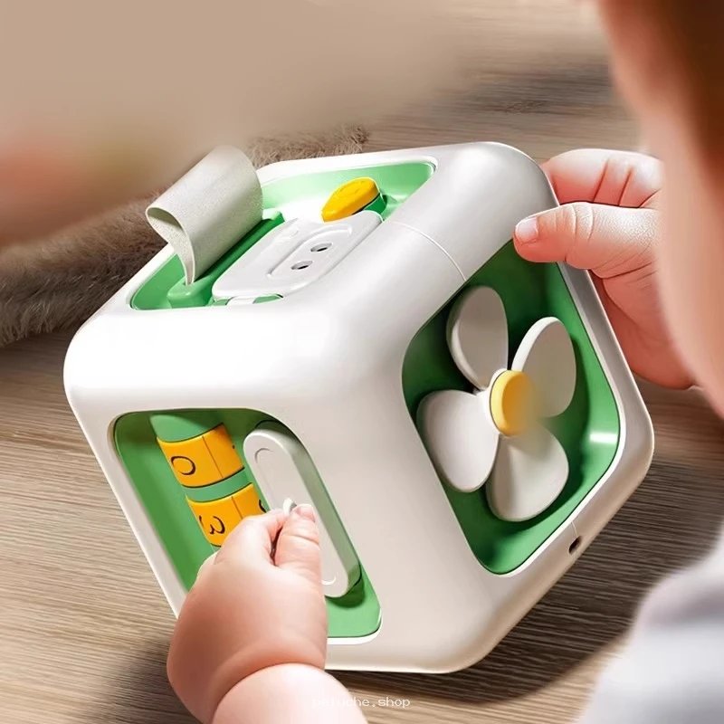 Jouet cube d'activités Montessori bébé - Éveil sensoriel