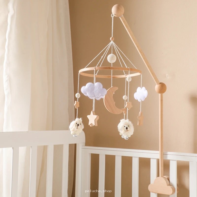 Mobile Bébé en Bois Naturel Moutons Nuages et Lune Doux