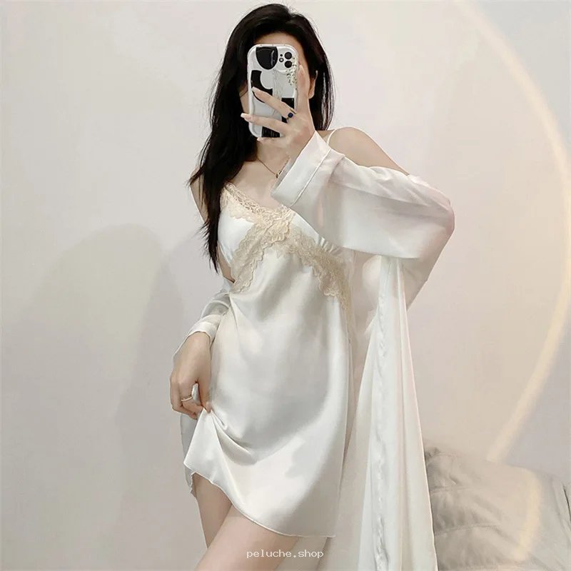 Nuisette Satin Blanc et Robe Kimono Dentelle - Lingerie Chic