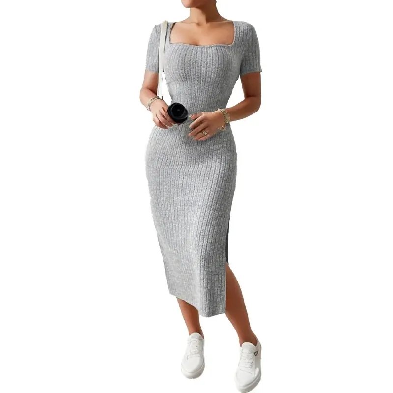 Robe pull côtelée midi grise à col carré et manches courtes