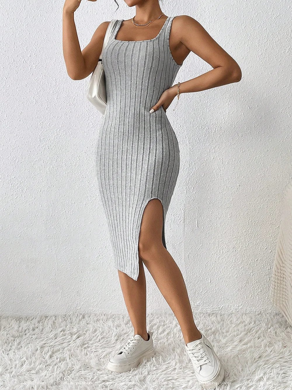 Robe Midi Côtelée Grise Moulante avec Fente Latérale | Élégance