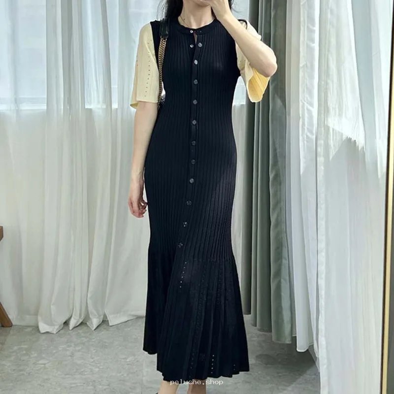 Robe Côtelée Boutonnée Noire - Style Sirène Élégant