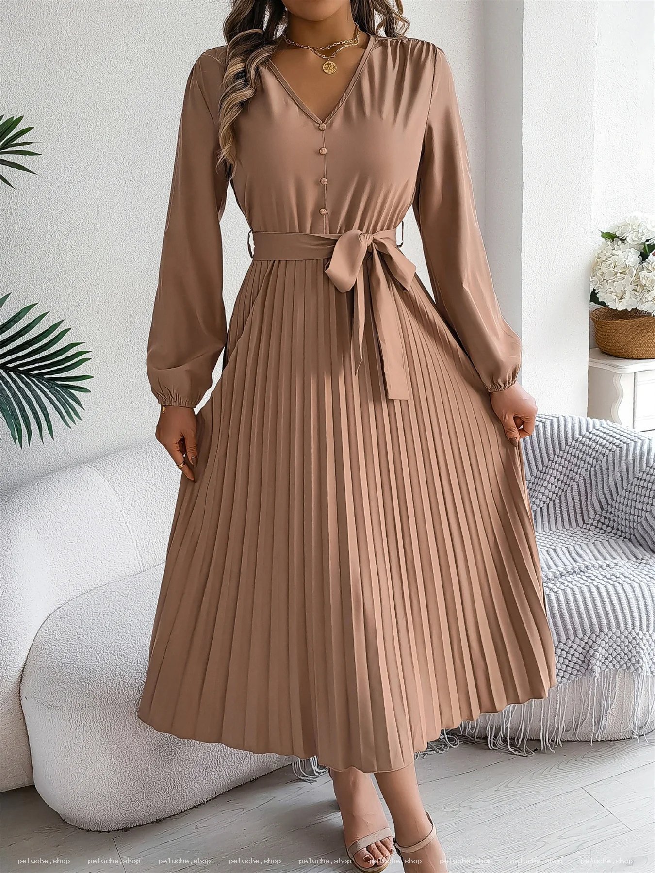 Robe midi plissée marron avec ceinture - Élégance féminine