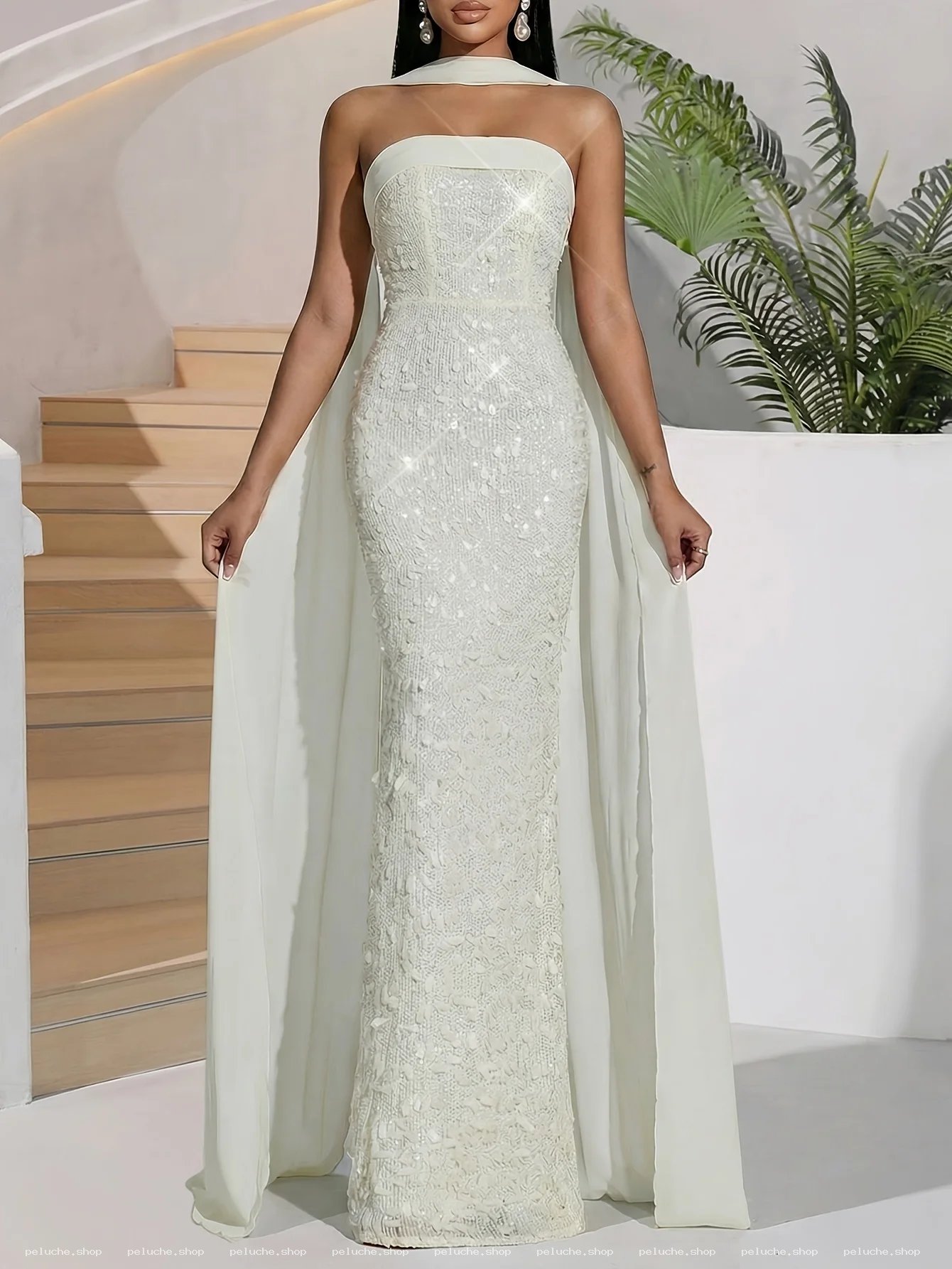 Robe de Soirée Blanche Scintillante avec Cape Élégante