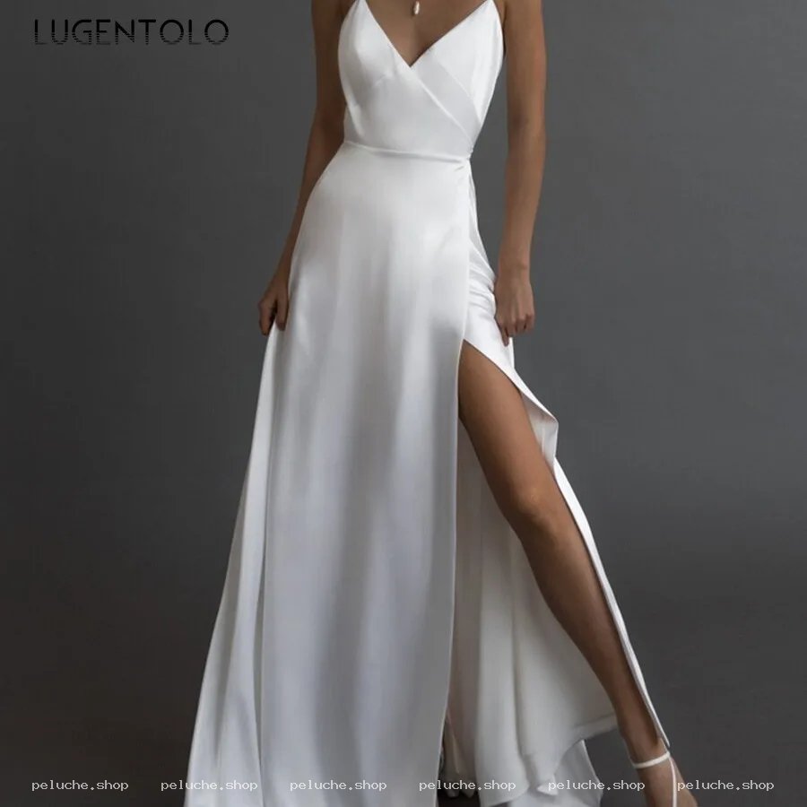 Robe Longue Blanche Satinée Élégante avec Fente – Soirée